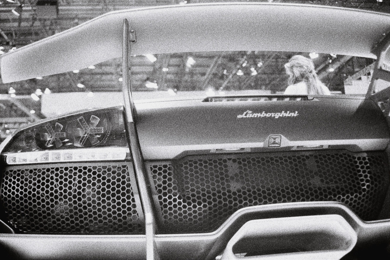 Illustration for article titled Photographing Supercars with Weird, Old Cameras